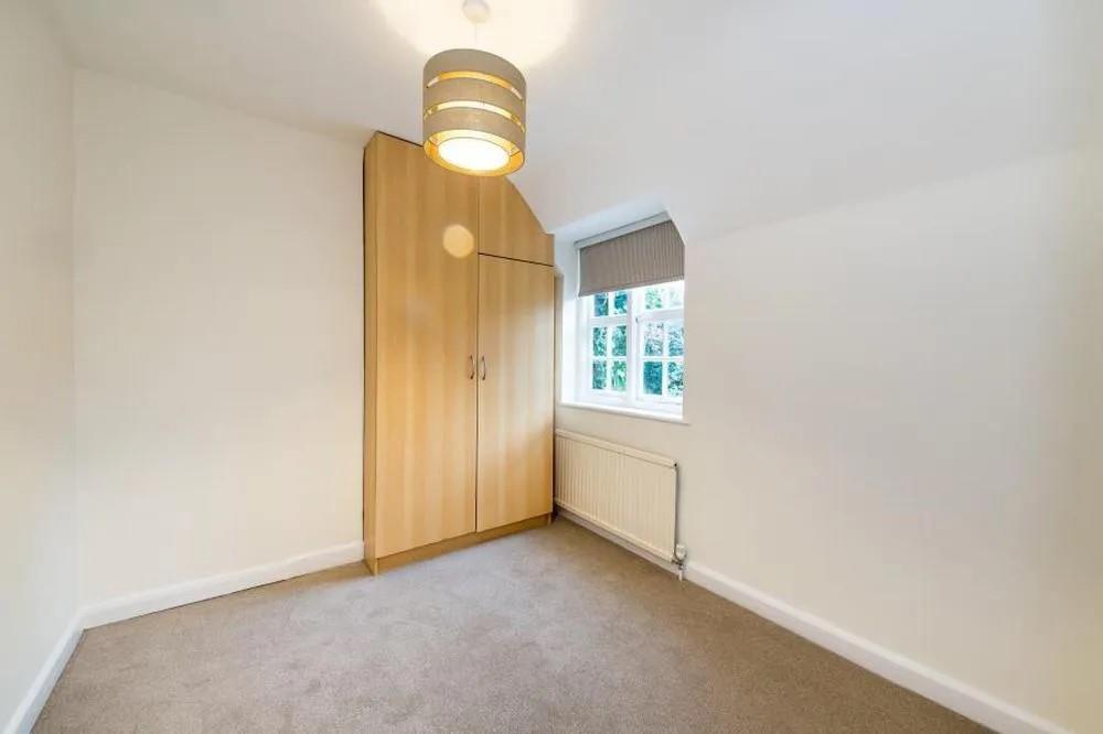 Asmuns Place, London